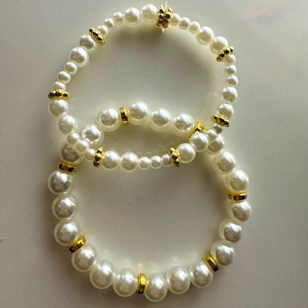 Gold and pearl beaded bracelet